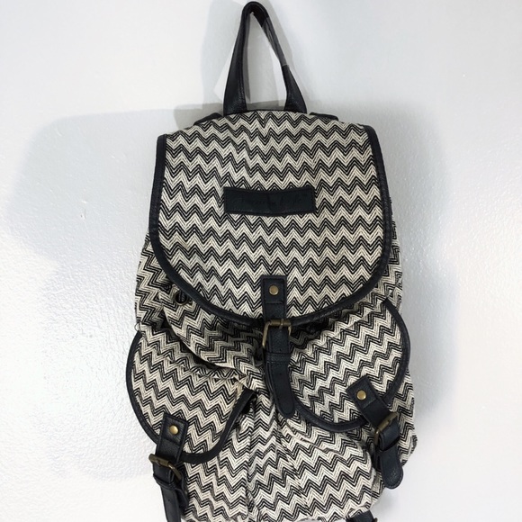 AE zigzag backpack - Picture 3 of 5